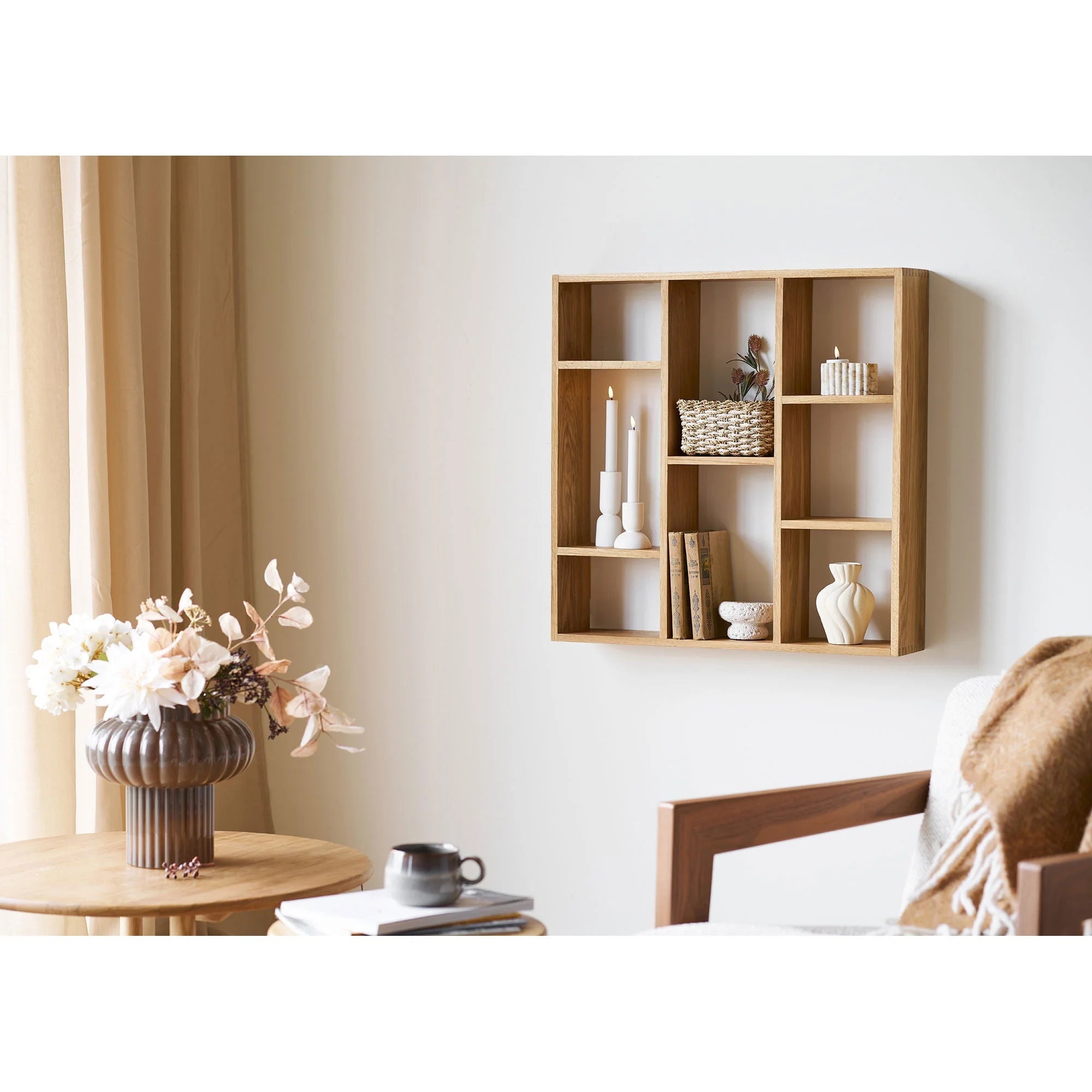 Étagère murale en chêne naturel avec niches asymétriques, 70x70 cm