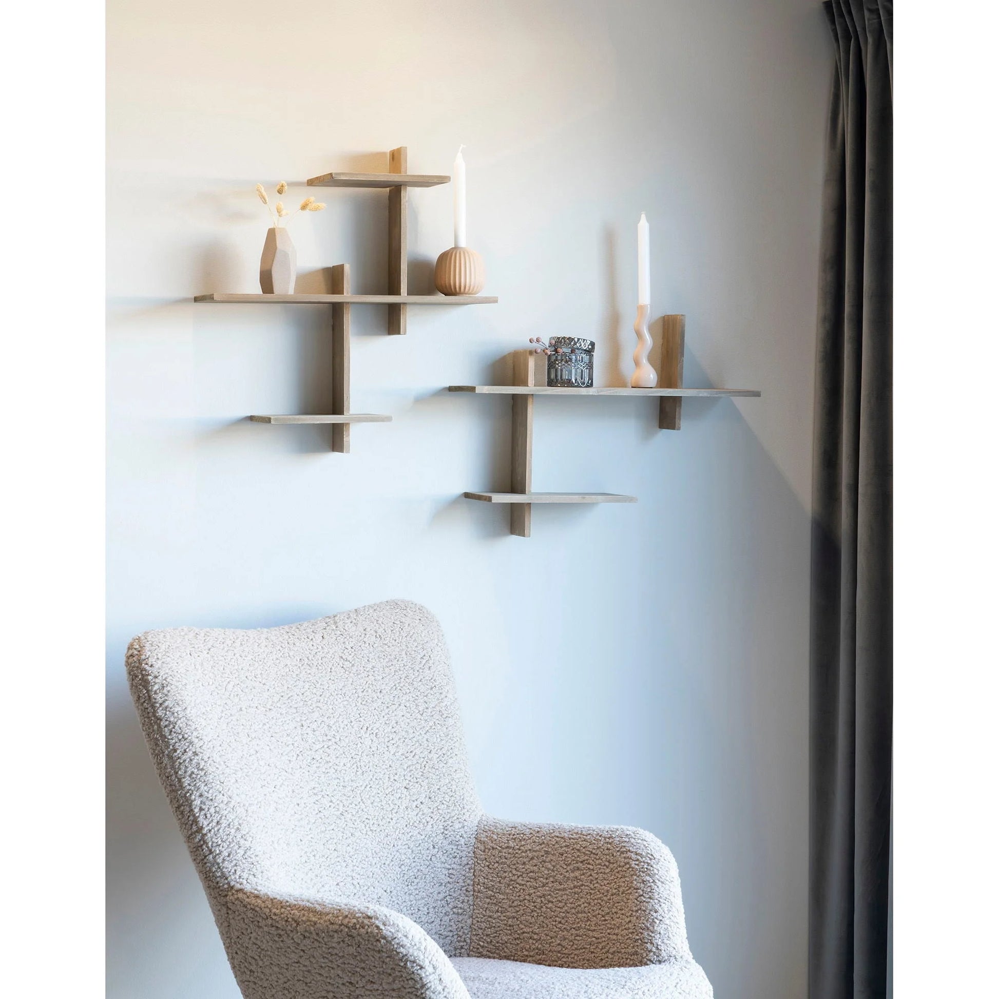 Étagère murale en pin asymétrique en bois naturel pour décoration moderne et fonctionnelle