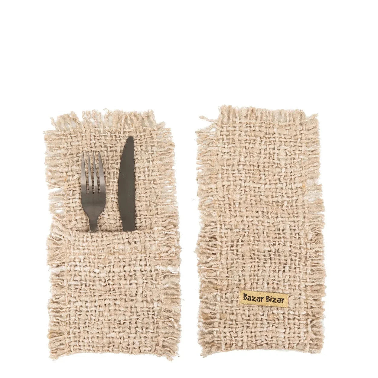 Étuis à couverts en coton doux beige avec étiquette Bazar Bizar et couverts rustiques