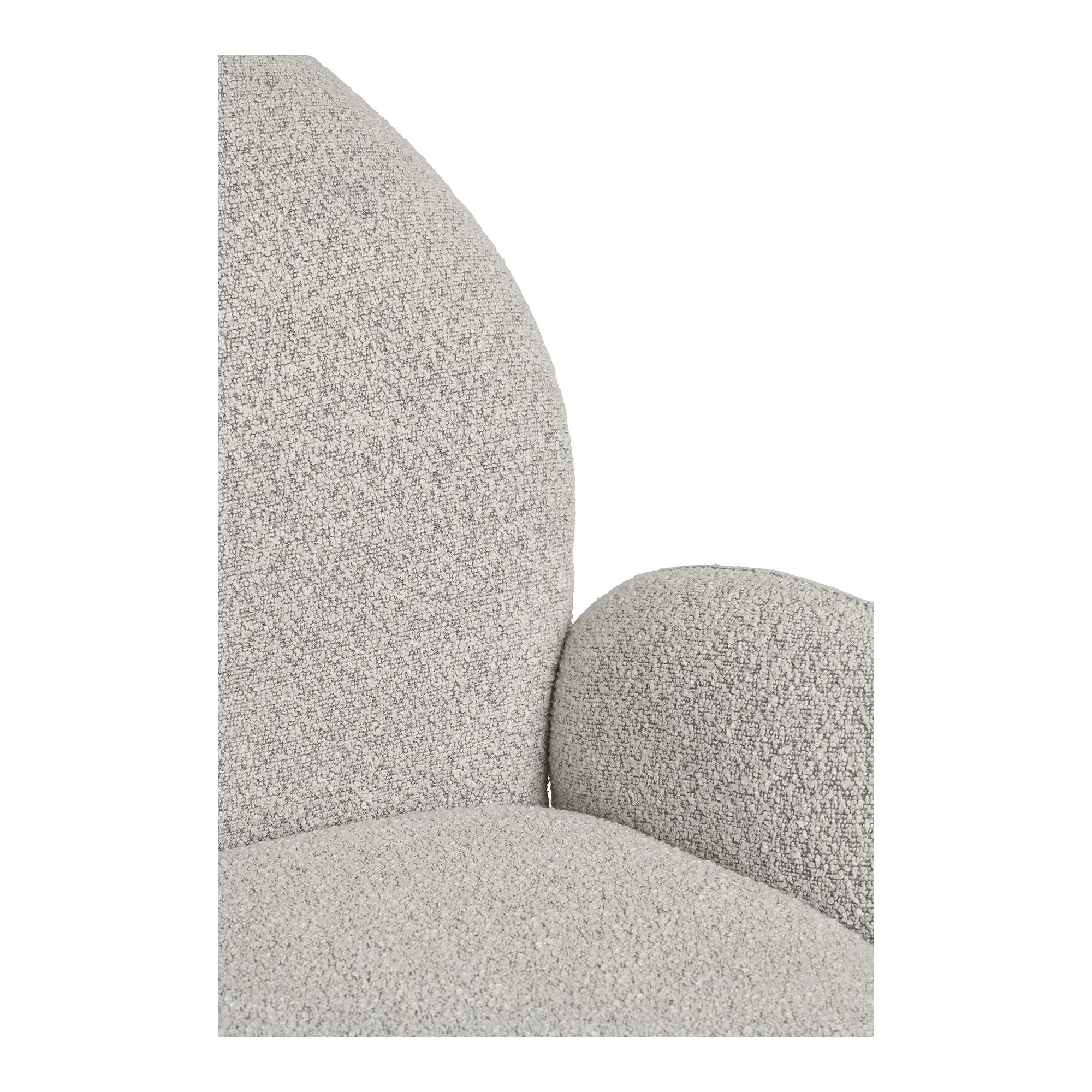 Fauteuil bouclé gris clair pivotant avec accoudoirs enveloppants texturés