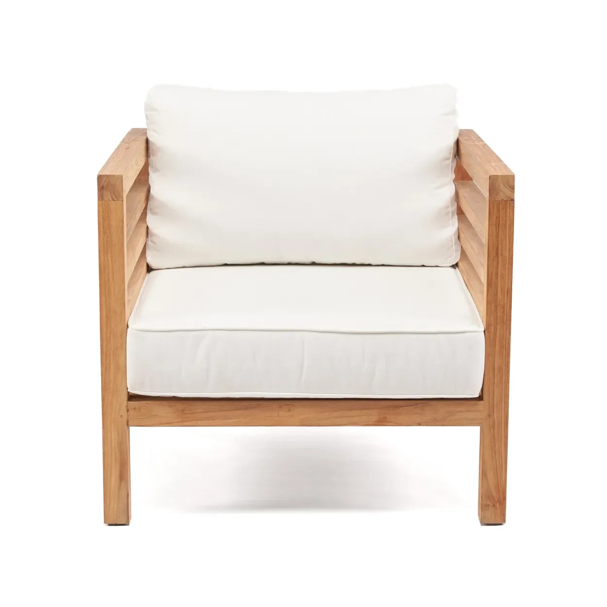Fauteuil modulaire en teck recyclé avec bras en bois naturel et coussins blancs
