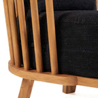 Fauteuil en teck recyclé et tissu noir avec accoudoirs à lattes