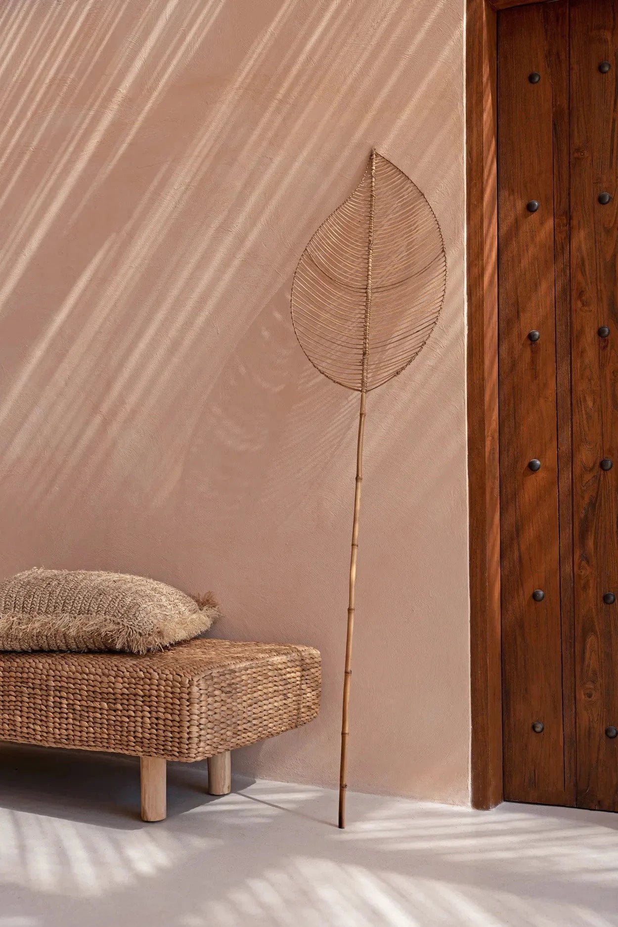 Écran décoratif en rotin en forme de feuille avec tige en bambou naturelle, H120 cm