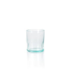 Gobelet en verre recyclé bleu translucide, forme organique artisanale texturée