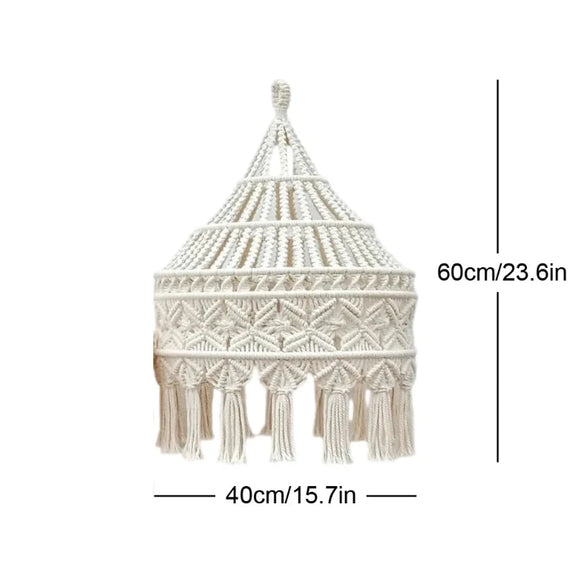 Image du grand abat-jour en macramé avec ses dimensions : 40 cm de diamètre et 60 cm de hauteur, parfait pour une ambiance bohème.