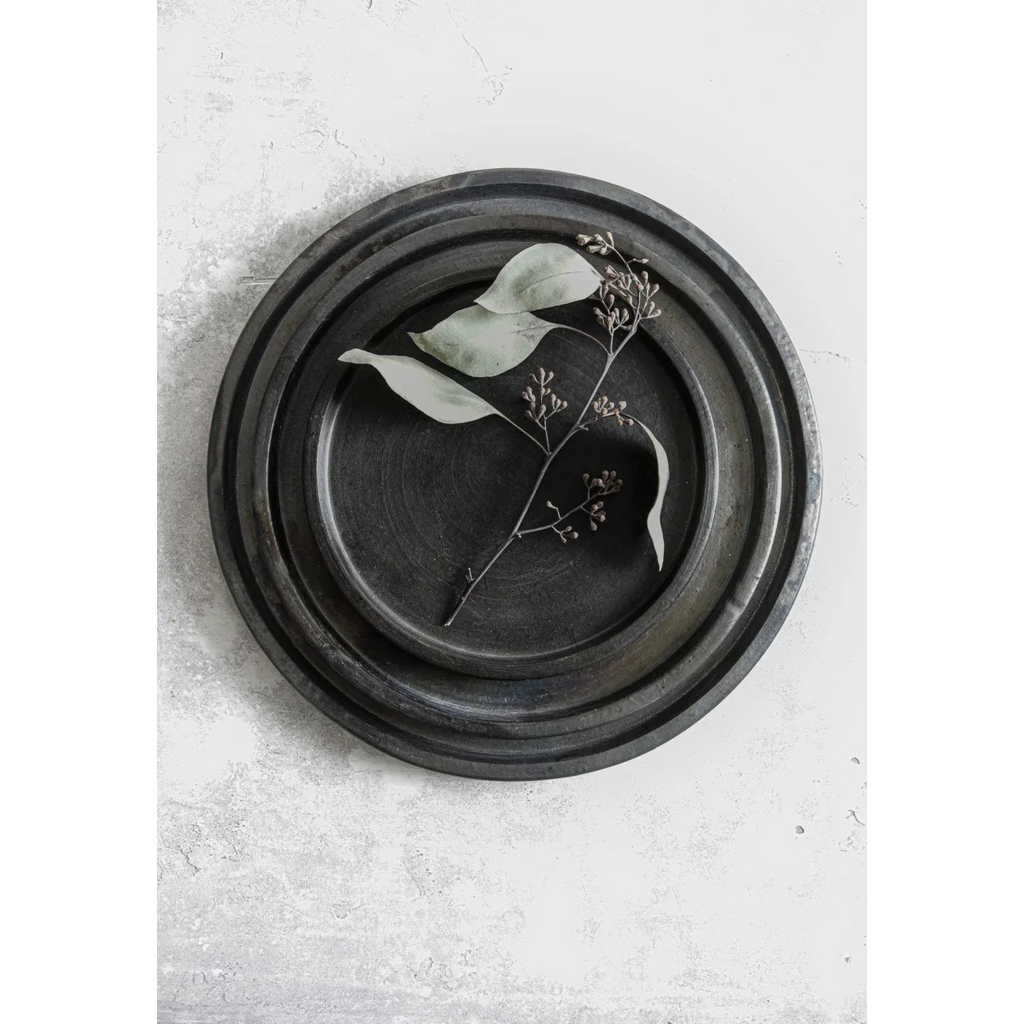 Plateaux décoratifs noirs en terre cuite brûlée avec feuilles et petits bourgeons