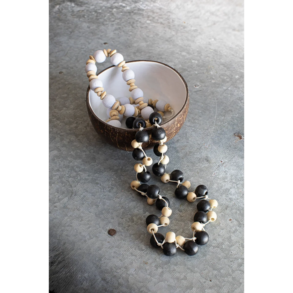 Guirlande murale en perles de bois noir et naturel torsadées