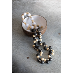 Guirlande murale en perles de bois noir et naturel torsadées