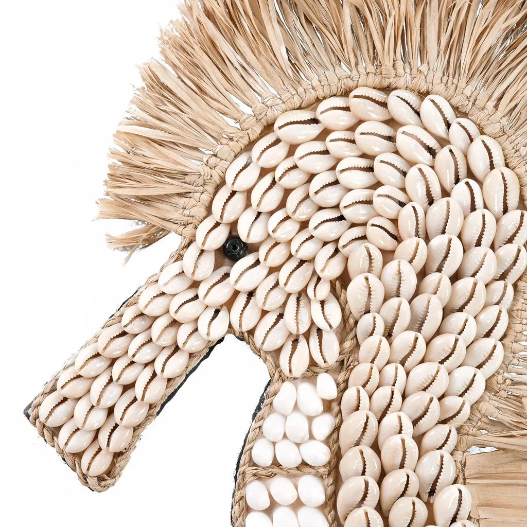 Décoration murale Hippocampe en coquille blanche ornée de coquillages naturels