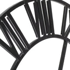 Détail du cadre en métal ajouré de l’horloge murale 40 cm.