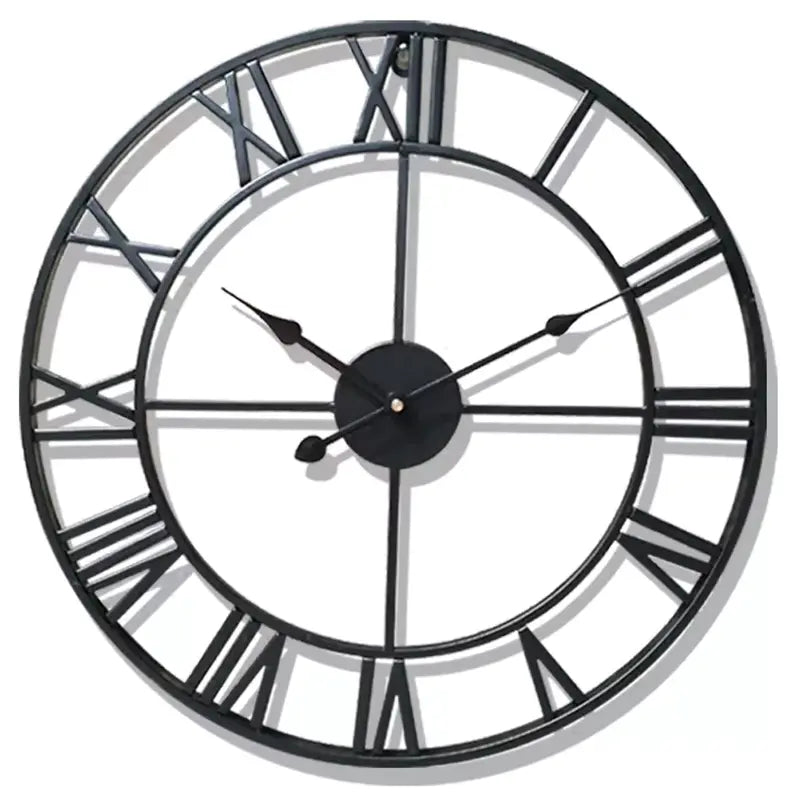 Horloge murale 40 cm en métal noir avec chiffres romains, design ajouré.