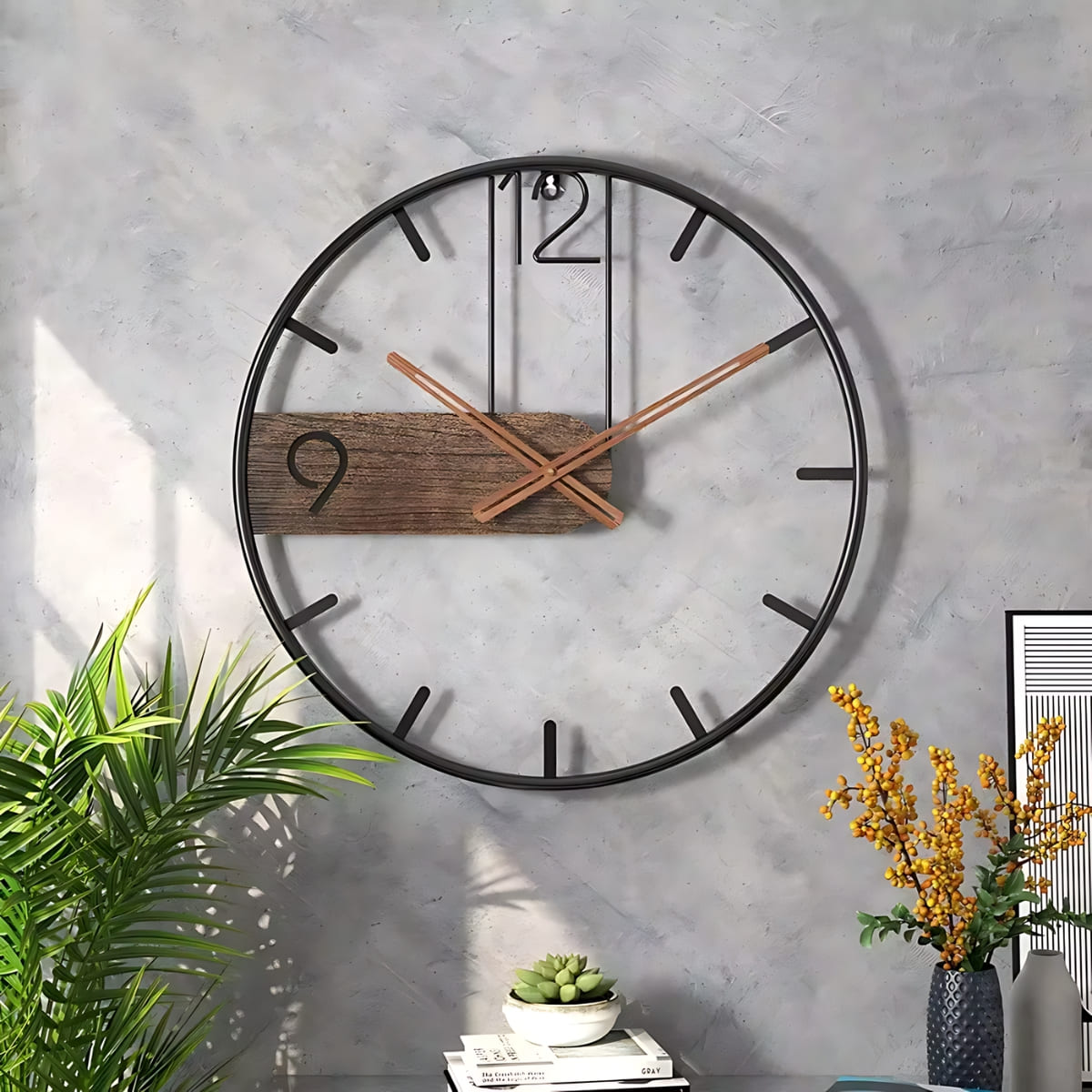 Horloge murale bois et métal noir en situation