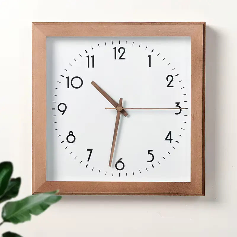 Horloge murale carrée en bois foncé