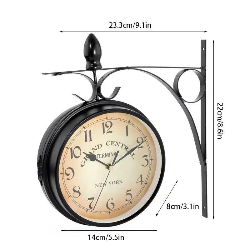 Horloge murale double face vintage avec ses dimensions indiquées, structure en métal noir et cadran beige rétro