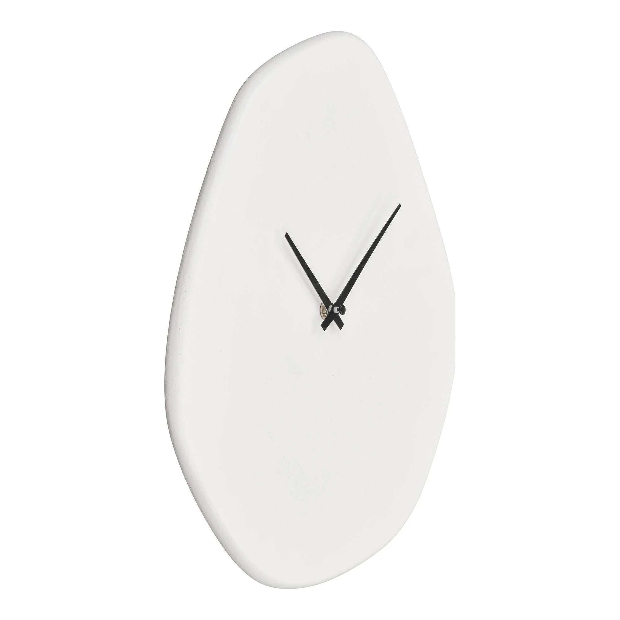 Horloge murale organique en ciment blanc cassé avec forme irrégulière 28x33 cm