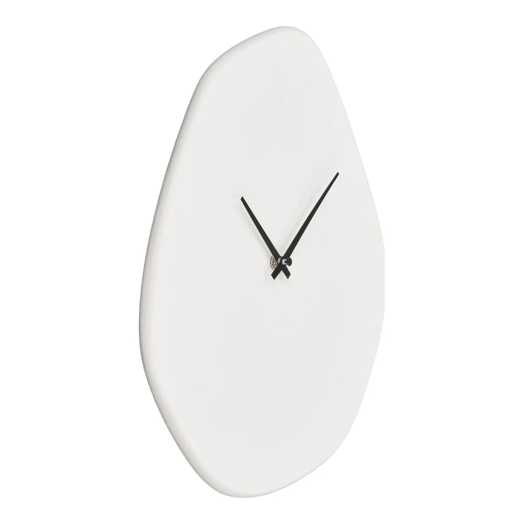 Horloge murale organique en ciment blanc cassé, ovale 28x33 cm
