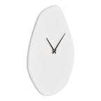 Horloge murale organique en ciment blanc cassé, ovale 28x33 cm