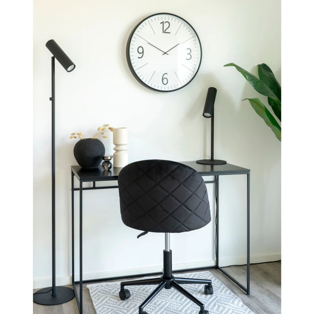 Chaise de bureau noire matelassée avec base métallique et roulettes