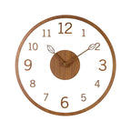 Horloge murale transparente avec cadran en bois sur fond blanc