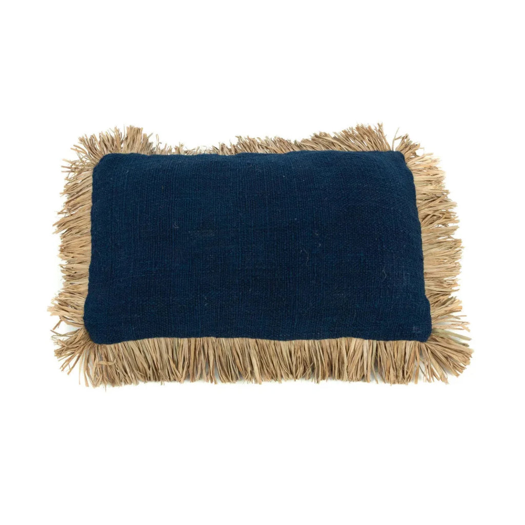 Coussin rectangulaire en coton bleu naturel avec frange en raphia, 30x50 cm