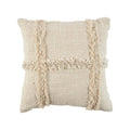 Housse de coussin carrée beige en tissu texturé à franges et coquillages