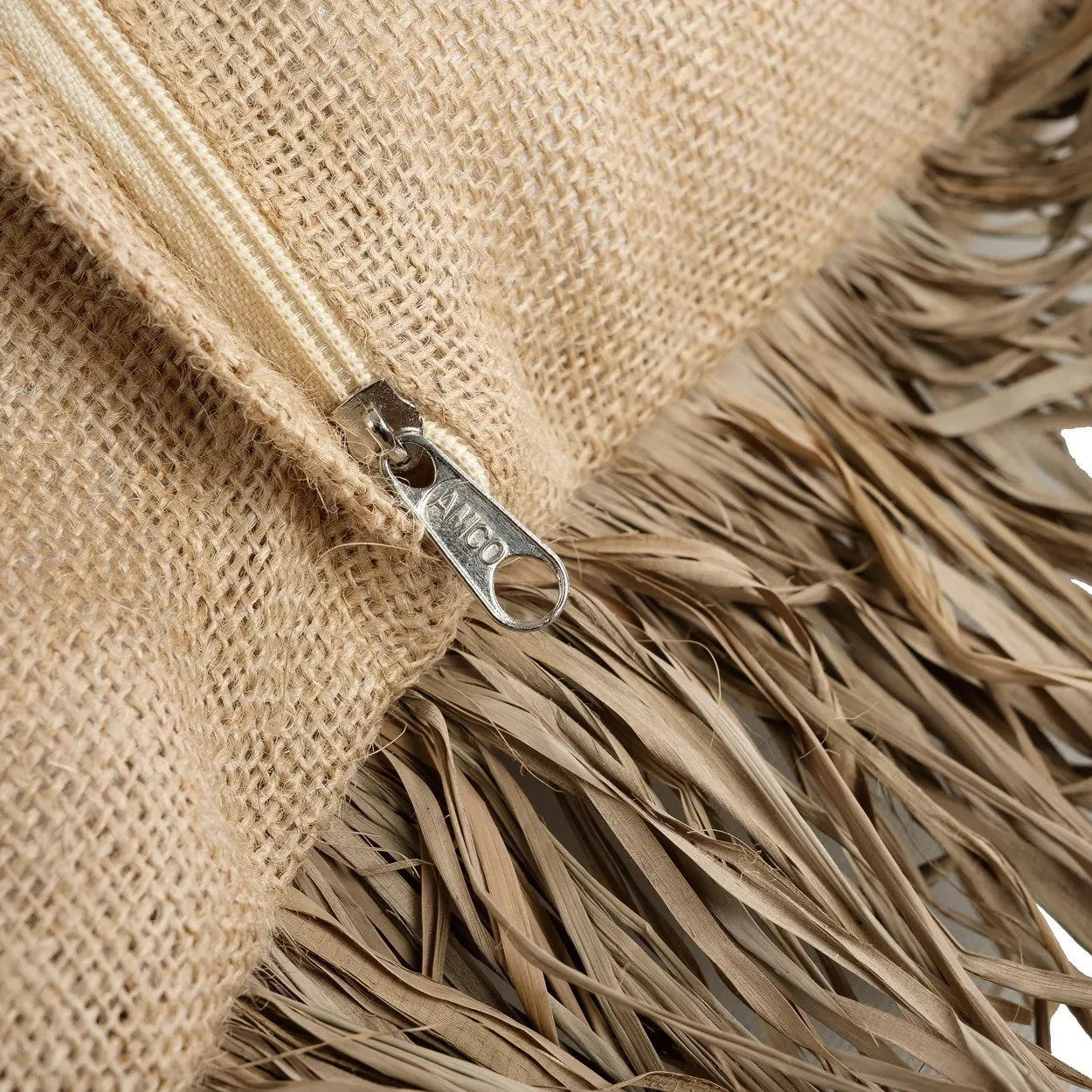 Coussin carré en Jute naturel avec fermeture éclair et franges en raphia 60x60 cm