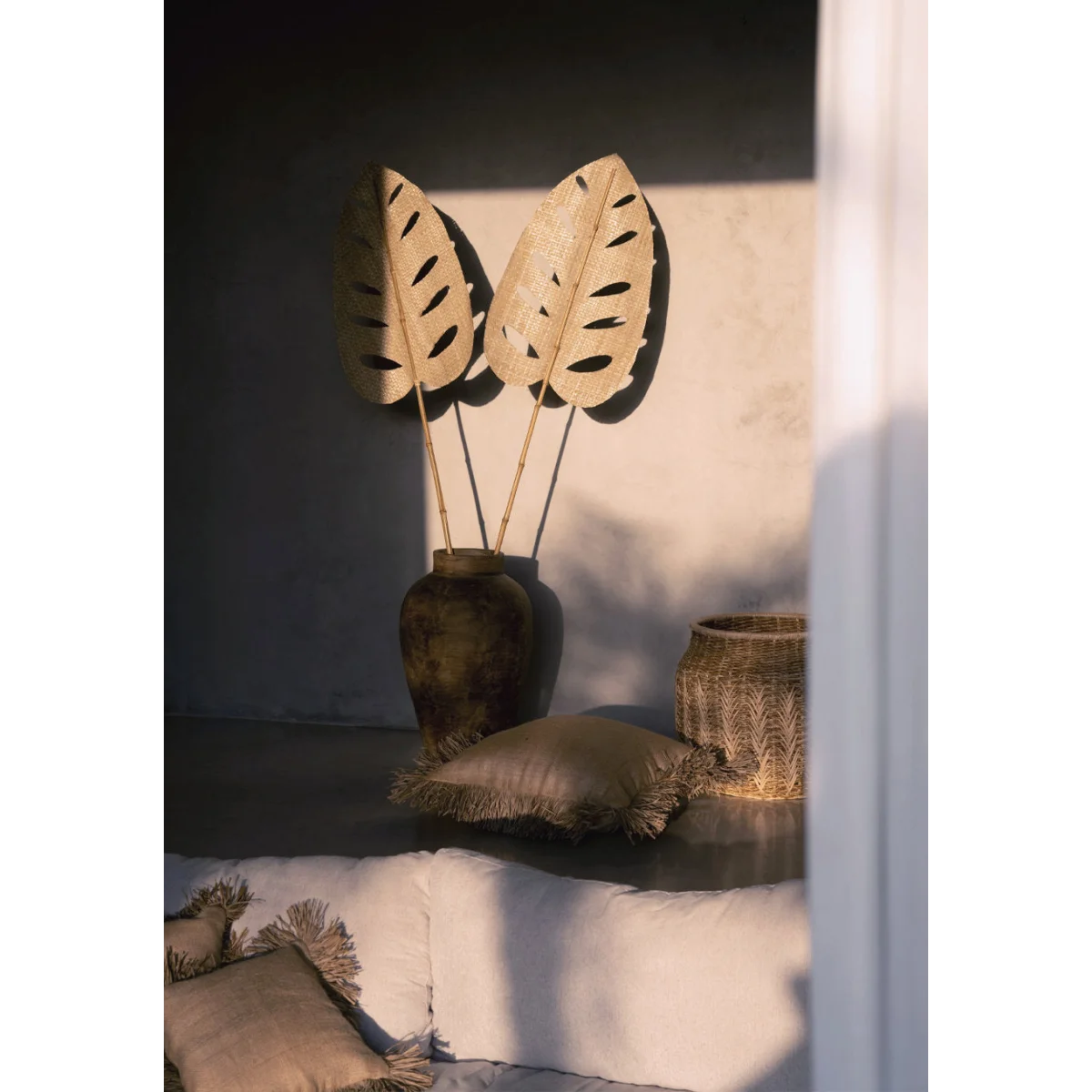 Housse de coussin carrée en jute et raphia beige avec franges