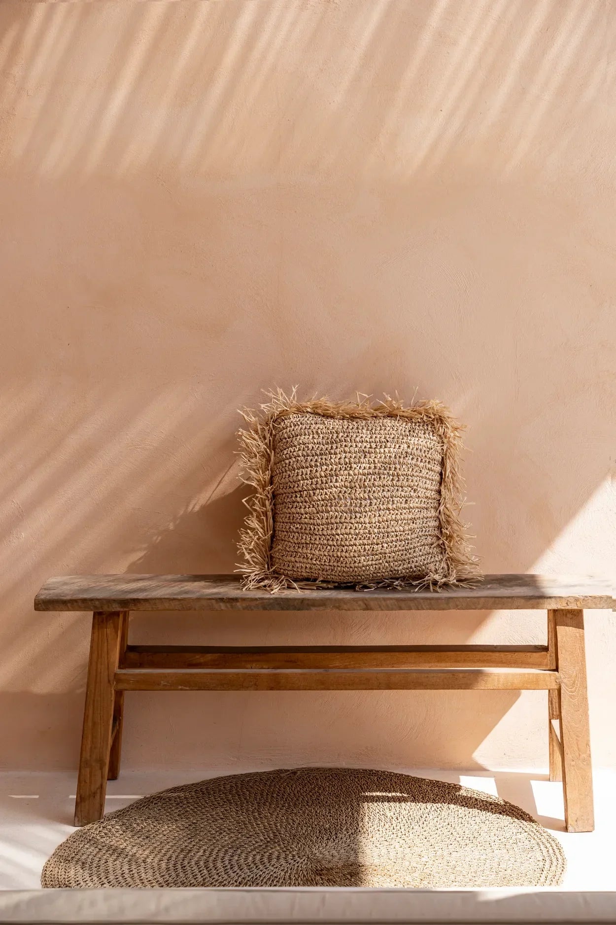 Housse de coussin carrée en raphia naturel 60x60 cm avec oreiller en paille tissée et frange