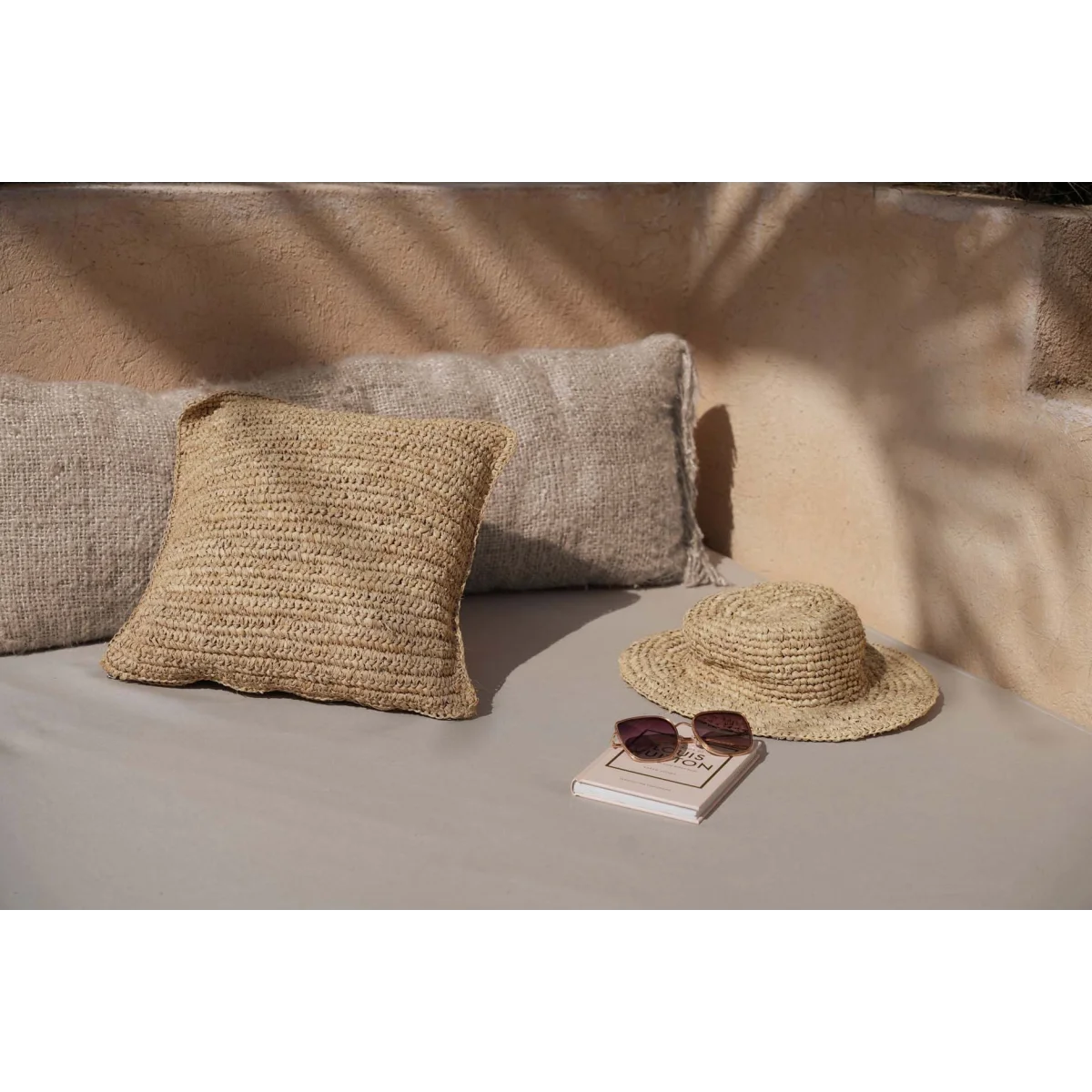 Chapeau de paille tressé en raphia naturel beige