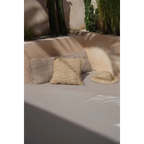 Chapeau en paille tressée beige à texture naturelle rustique