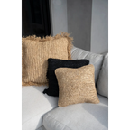 Housse de coussin carrée en raphia naturel tressé beige texturé avec franges et accents noirs