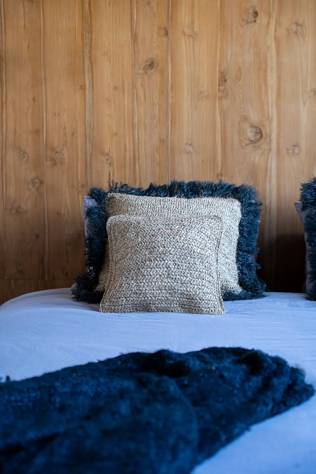 Housse de coussin carrée en raphia naturel tressé avec des oreillers tissés à franges