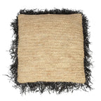 Coussin carré en raphia noir naturel 60x60 cm avec texture tissée beige et frange shaggy