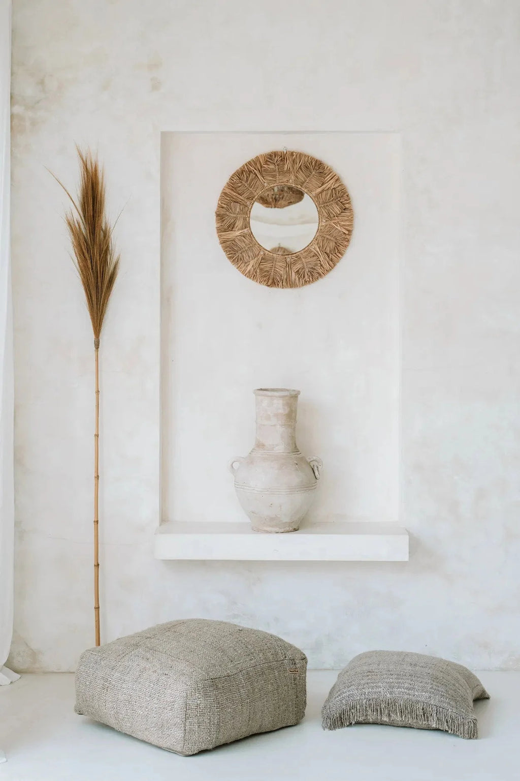 Pouf carré beige en coton avec texture, couture détaillée et franges, 60x60 cm