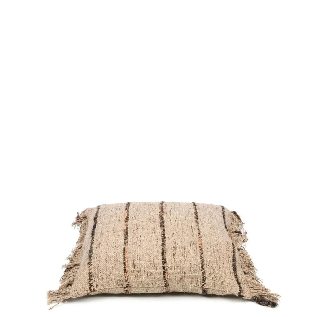 Coussin beige en coton avec rayures noires et franges, 40x40 cm