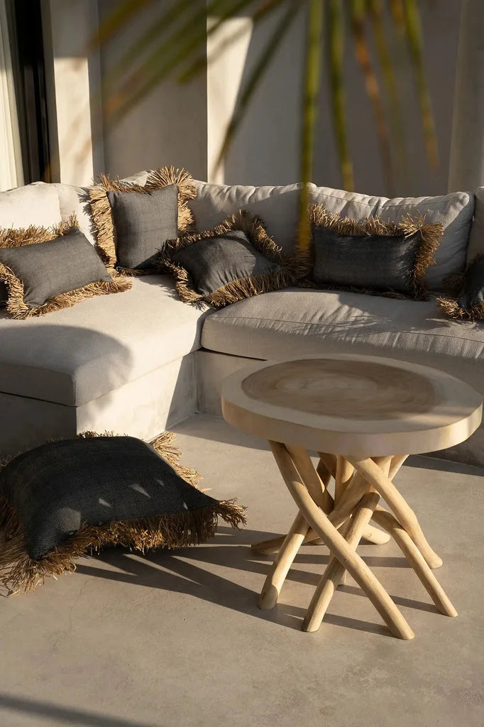 Canapé sectionnel blanc avec coussins à franges et table en bois pour La housse de coussin en coton Bonita noir naturel 40x40
