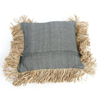 Oreiller en coton noir naturel avec frange en paille, style tissé et élégance naturelle