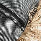 Housse de coussin Bonita en coton noir naturel avec motif checkered et accents en paille
