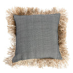 Oreiller gris avec bords frangés, modèle La housse de coussin en coton Bonita 60x60