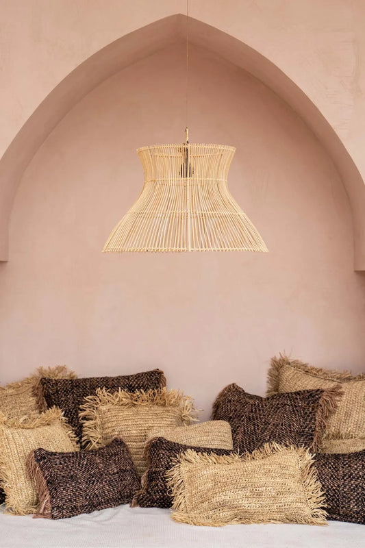 Lampe suspendue en rotin avec coussins à franges pour une décoration cosy