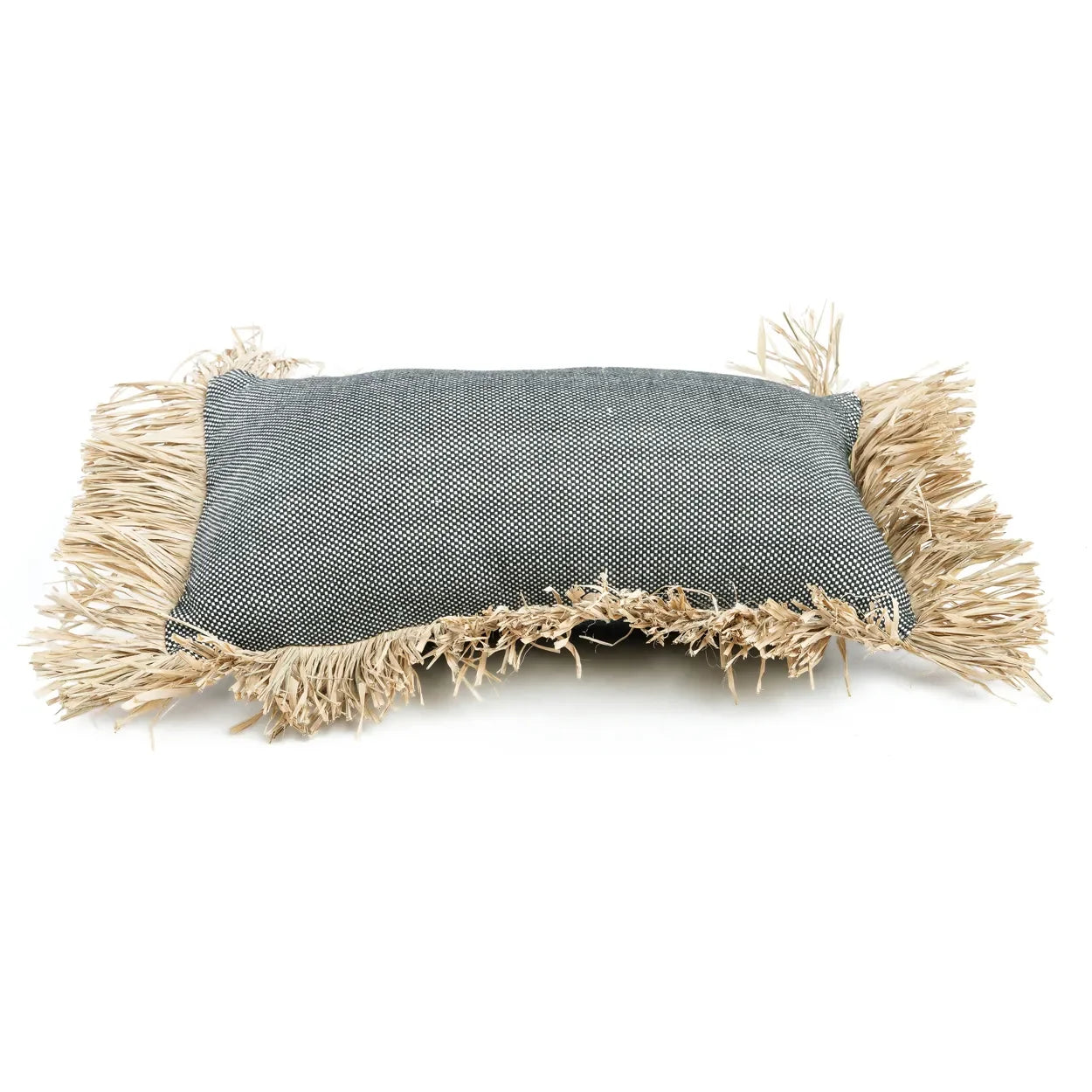 Housse de coussin en coton et raphia noir naturel avec pillow rectangulaire gris à franges