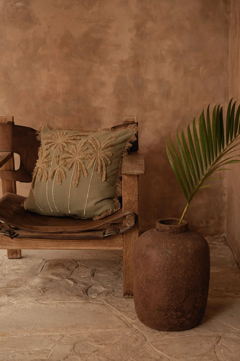 Housse de coussin coton vert olive avec palmiers brodés et franges