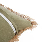 Housse de coussin en lin vert olive avec franges en fibres naturelles