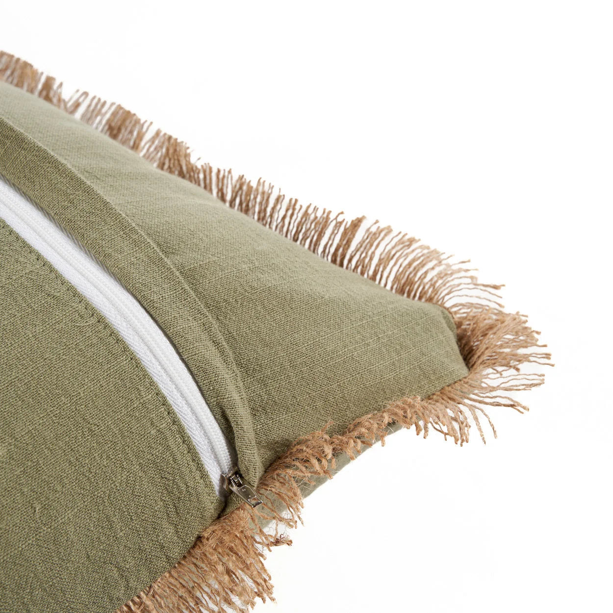 Housse de coussin en lin vert olive avec franges en fibres naturelles