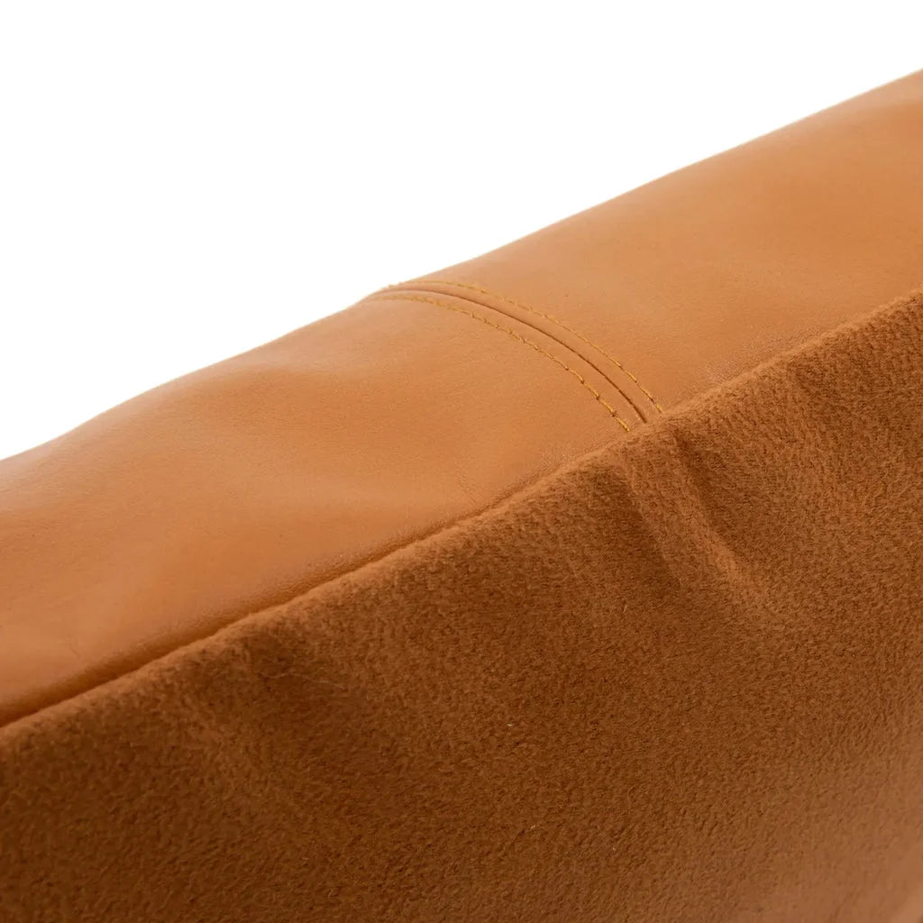 Coussin en cuir camel et suède de 40x40 pour décoration intérieure élégante