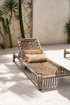 Chaise longue en bambou tissé avec housse de coussin en jute naturelle 30x60
