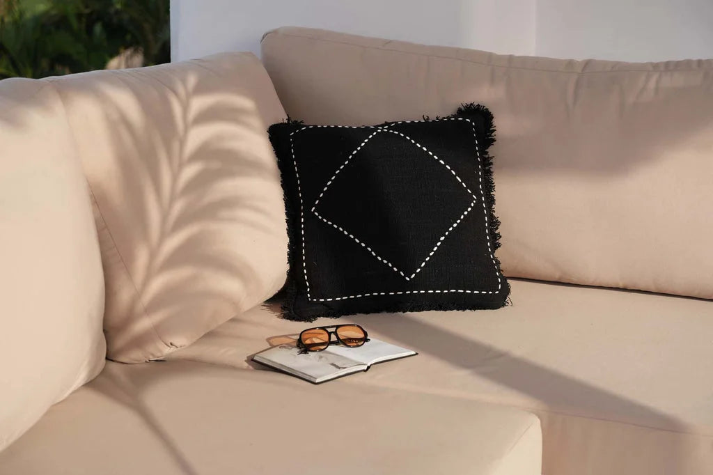 Coussin à franges noires La housse de coussin Kasbah - Noir Blanc élégant et tendance