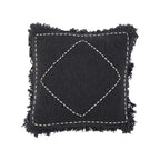 Coussin noir à franges avec motif losange blanc de la collection Kasbah