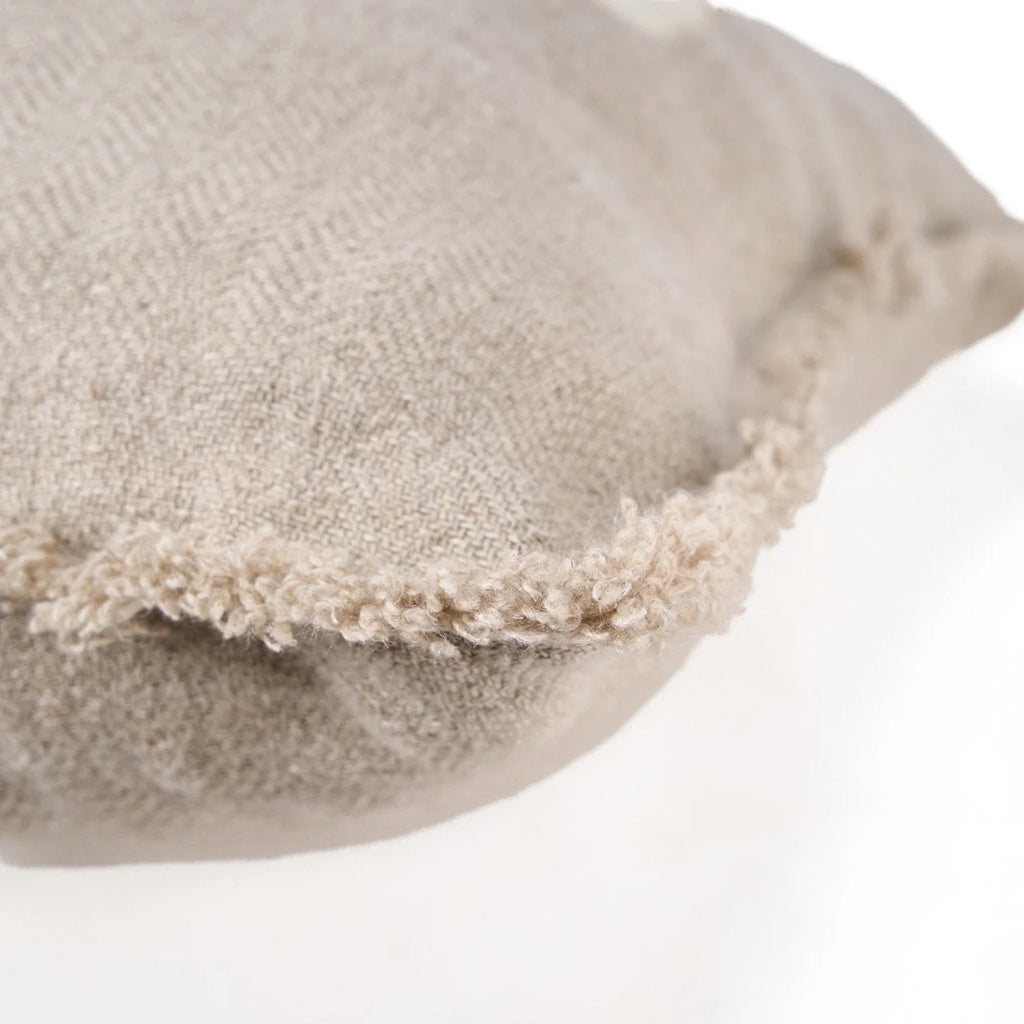 Housse de coussin en lin beige à motif croix et franges 50x50 cm