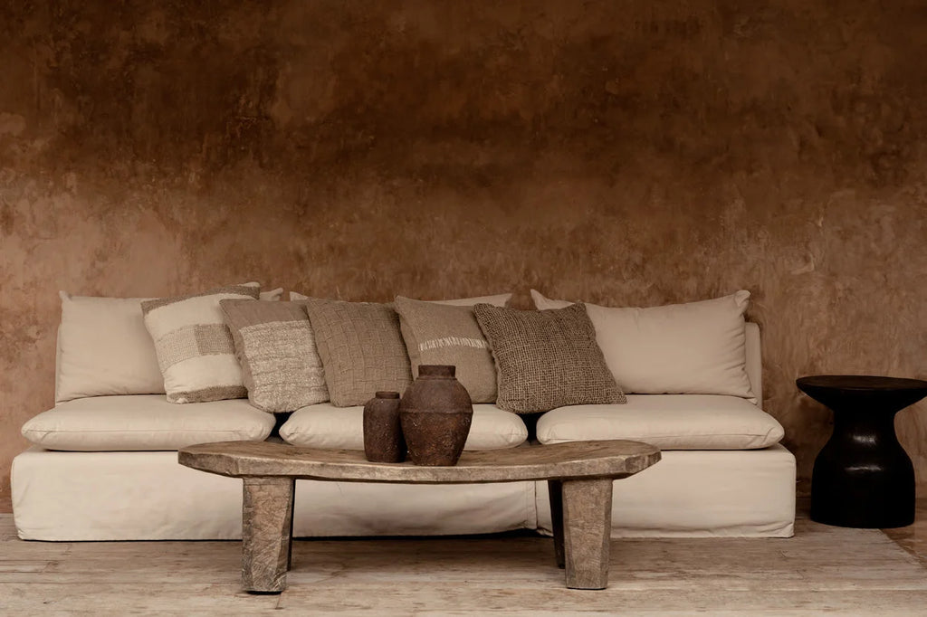 Table basse en pierre rustique beige avec broderie centrale, 50x50 cm